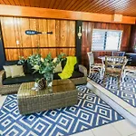 A Lure - Large 3-Bedroom Central Beach House, Just A 2-Minute Walk To Gorgeous Agnes Water Main Beach