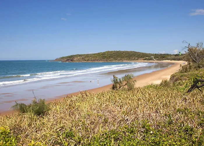 Loka 7 Beachfront Apartment