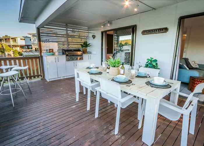 A Lure - Large 3-Bedroom Central Beach House, Just A 2-Minute Walk To Gorgeous Agnes Water Main Beach