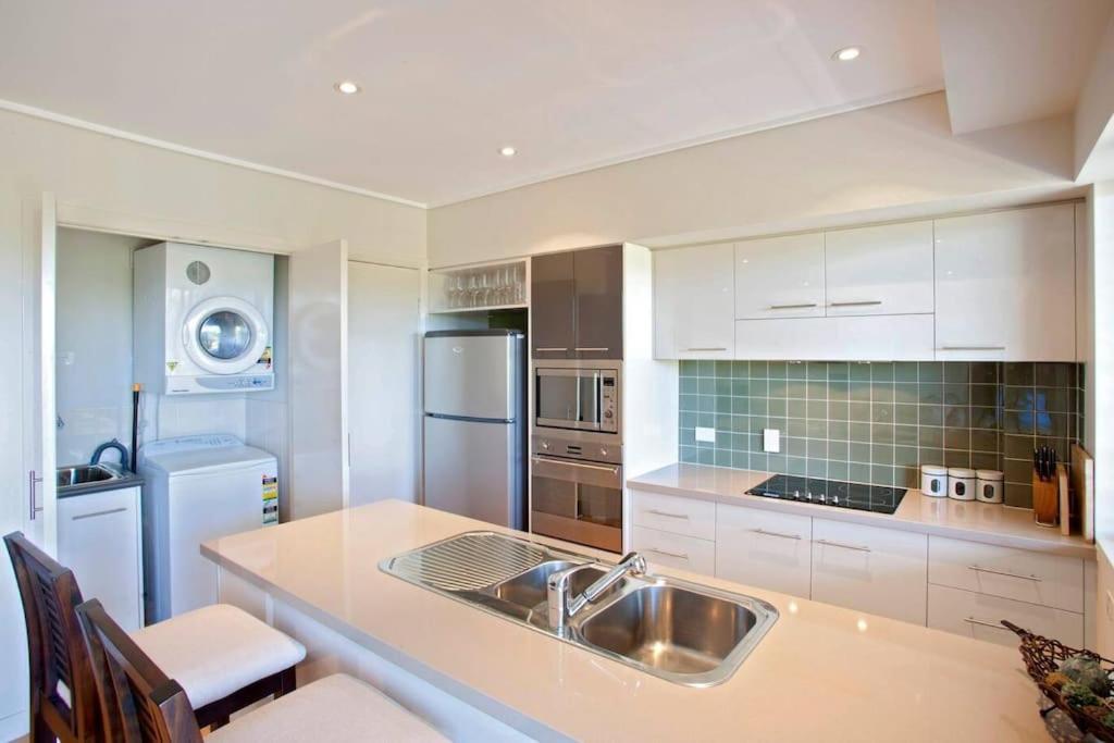 Apartment Loka Santi 10 - Beachfront Unit