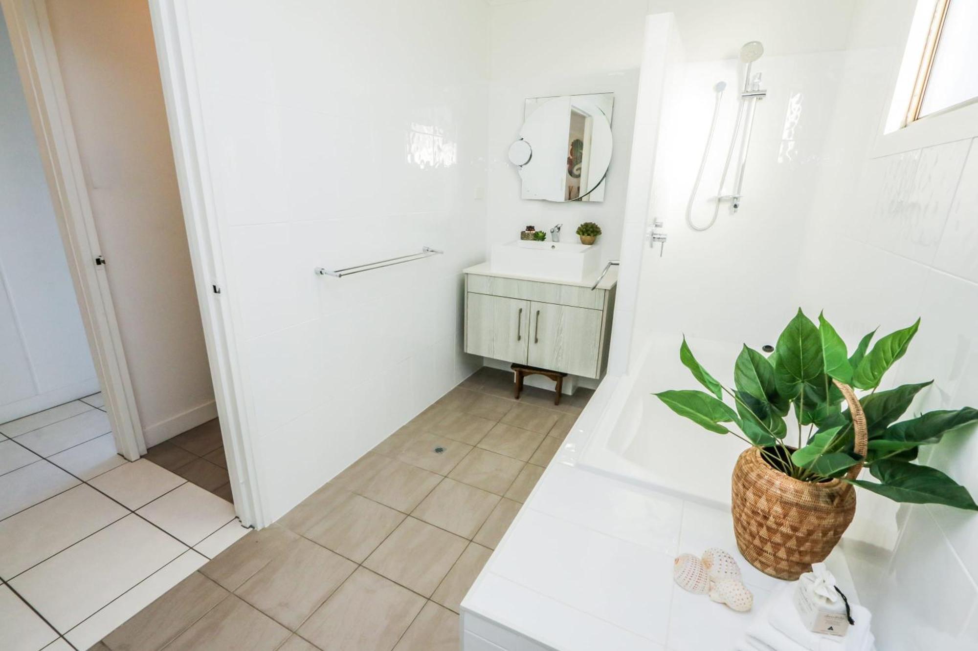 A Lure - Large 3-bedroom Central Beach House, Just A 2-minute Walk To Gorgeous Main Beach * Agnes Water