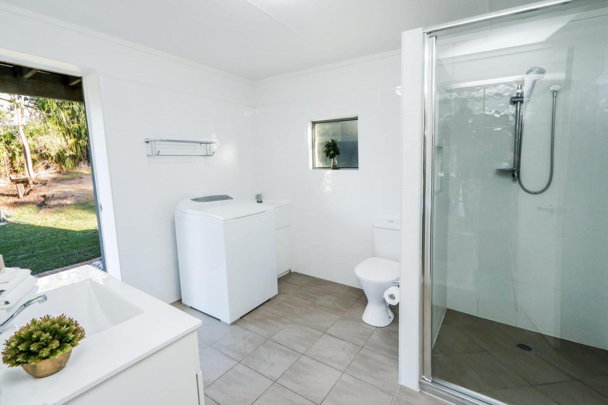 A Lure - Large 3-bedroom Central Beach House, Just A 2-minute Walk To Gorgeous Main Beach * Agnes Water