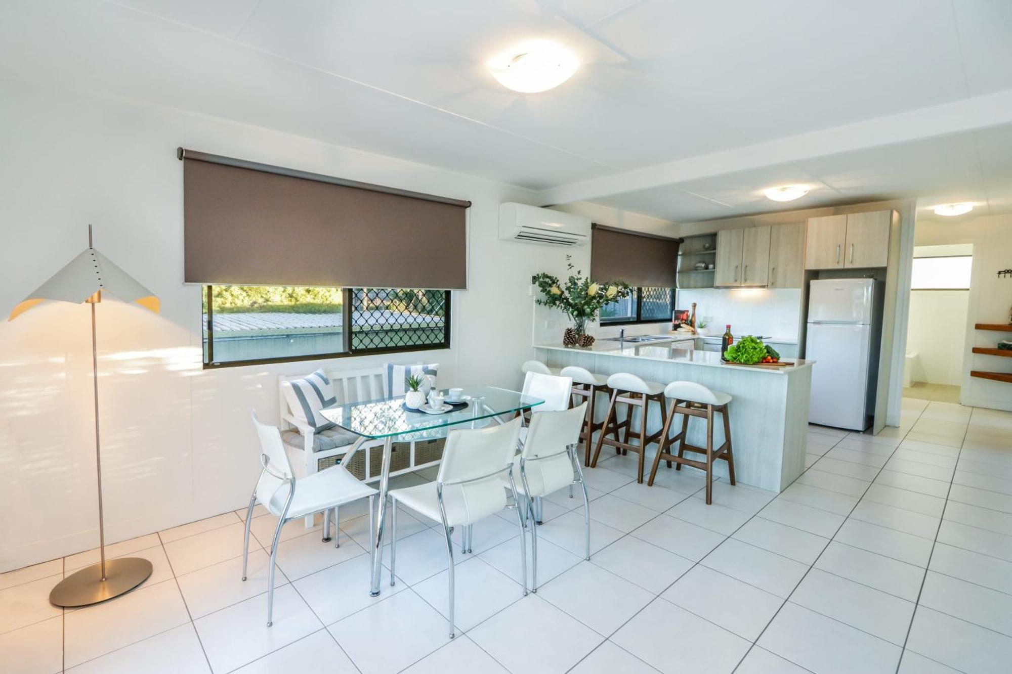 A Lure - Large 3-bedroom Central Beach House, Just A 2-minute Walk To Gorgeous Main Beach