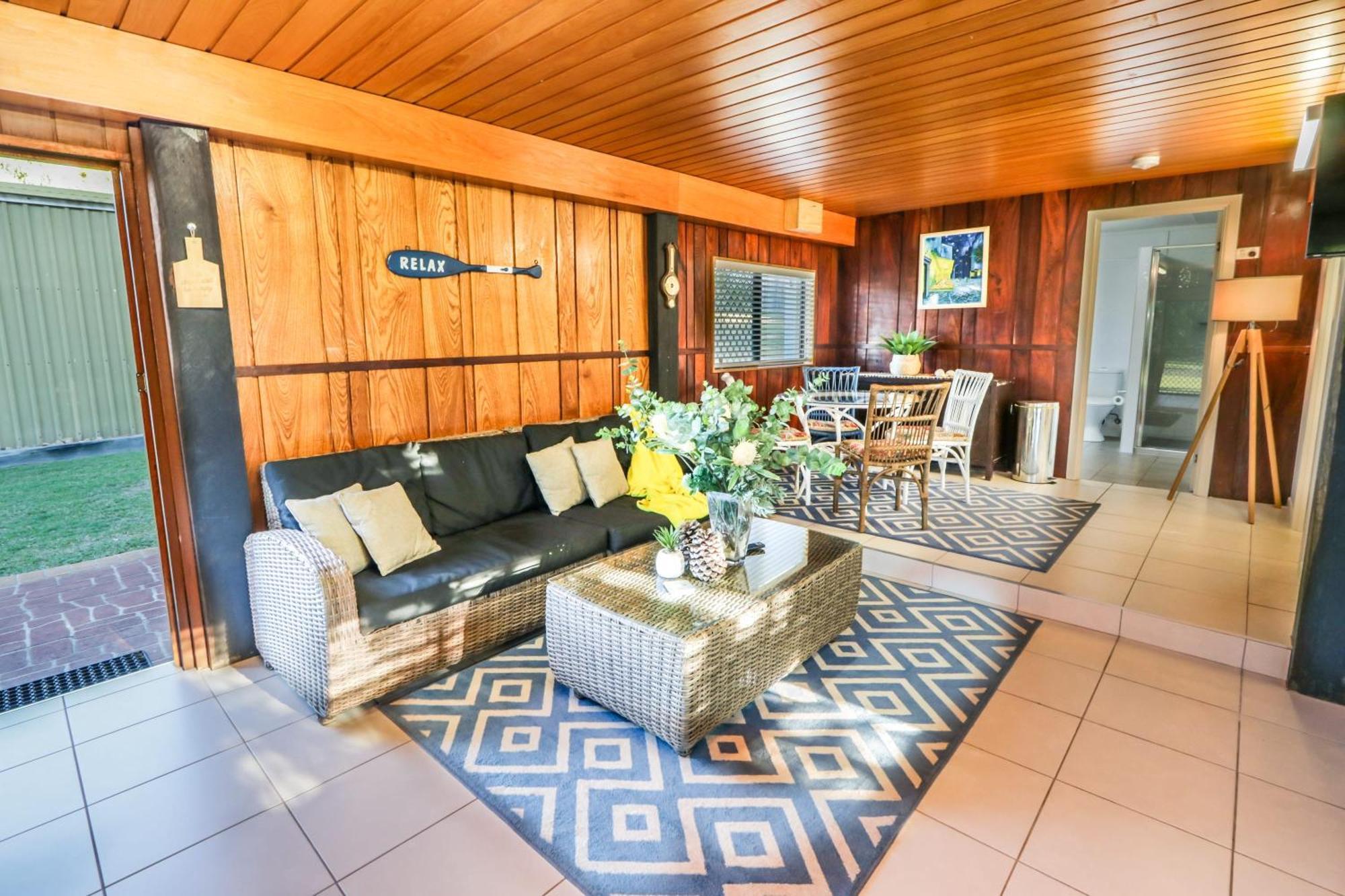 A Lure - Large 3-bedroom Central Beach House, Just A 2-minute Walk To Gorgeous Main Beach Agnes Water