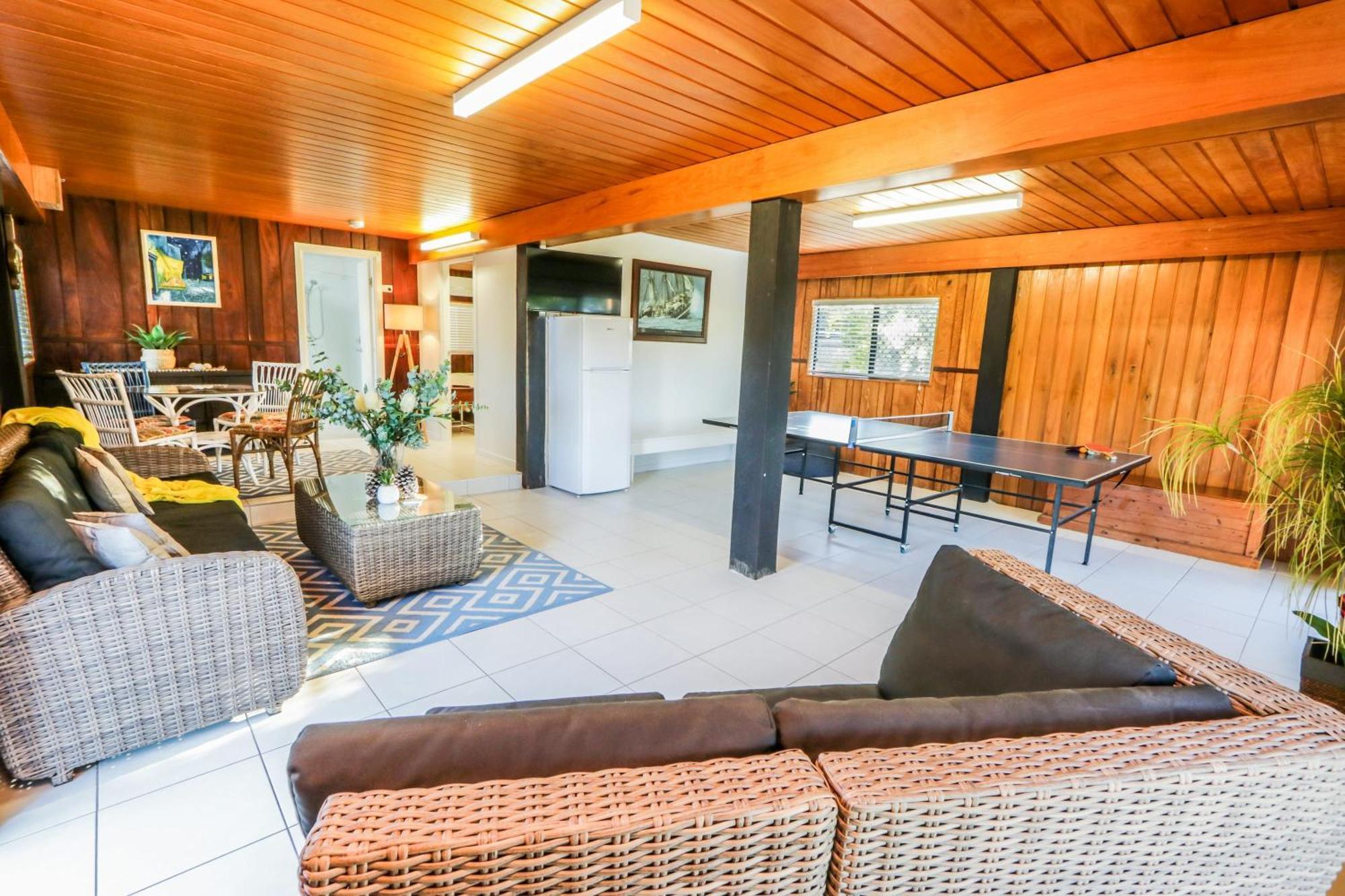 A Lure - Large 3-bedroom Central Beach House, Just A 2-minute Walk To Gorgeous Main Beach