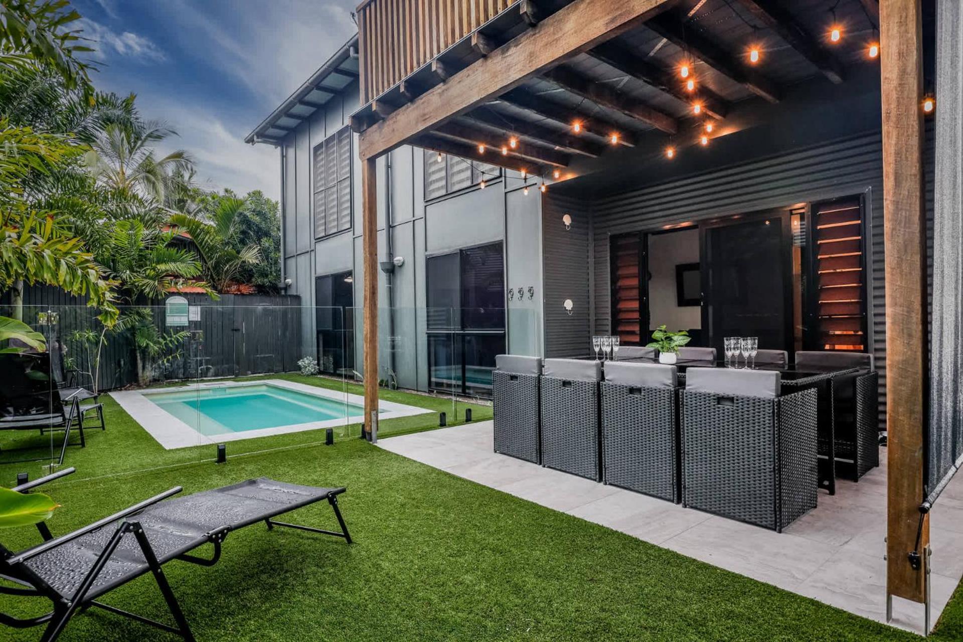 Dolphin Dreamin' With Plunge Pool Holiday home *