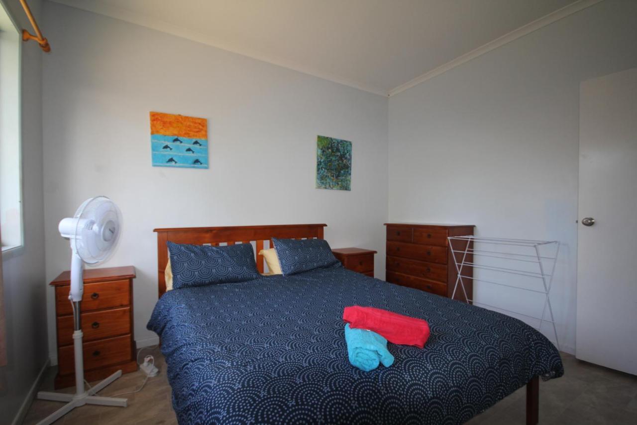Castaway House- No Parties - No Pets Homestay *